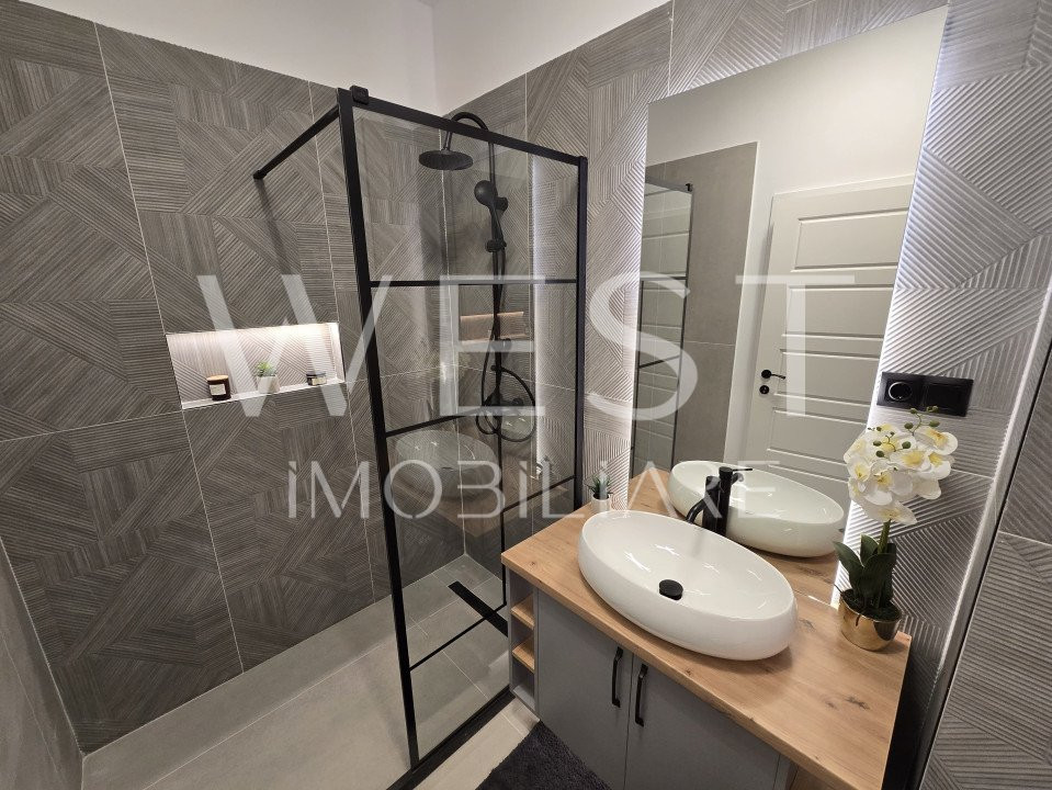 Apartament 3 camere! Ultrafinisat/Mobilat! Str. Eroilor! Langa Mall!