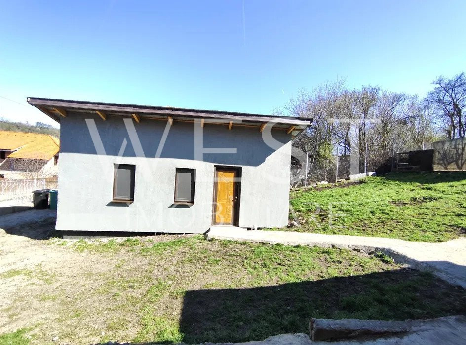 Casa individuala! 2 camere! Teren de 1052mp! La cheie! Sat Nadasel !