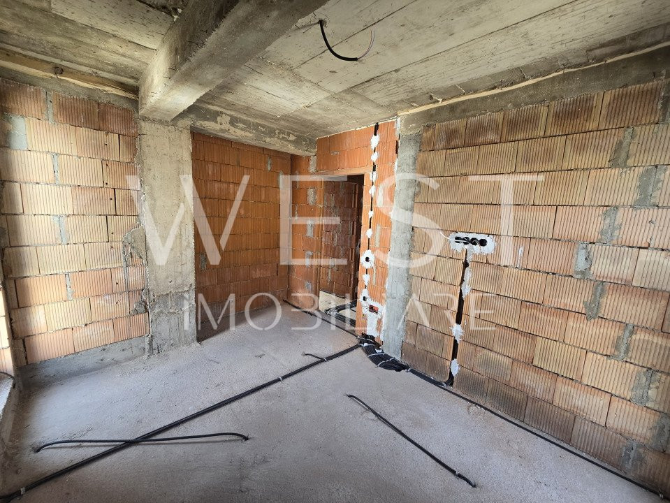 Duplex 6 cam 200mp! D+P+E+Terasa! Semifinisat! Liceul Dumitru Tautan!