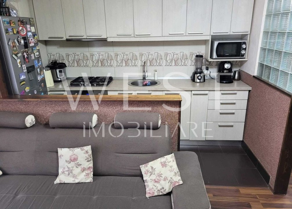 Apartament pe 2 nivele, 79 mp utili + balcon – etaj 3 | Strada Eroilor
