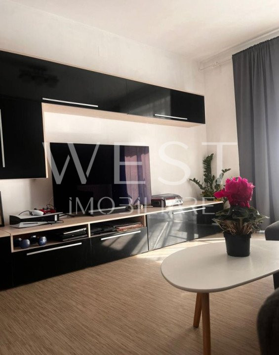 Apartament  decomandat 2 camere/ balcon 11 mp/ Strada Florilor