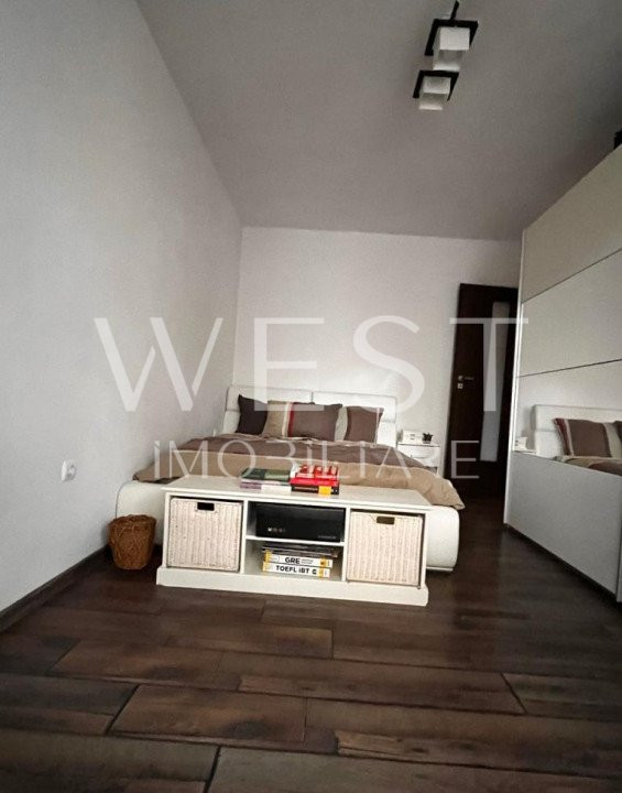 Apartament  decomandat 2 camere/ balcon 11 mp/ Strada Florilor