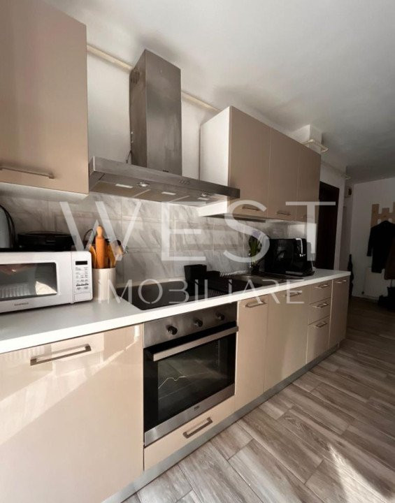 Apartament  decomandat 2 camere/ balcon 11 mp/ Strada Florilor