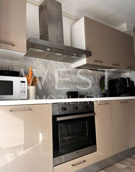 Apartament  decomandat 2 camere/ balcon 11 mp/ Strada Florilor