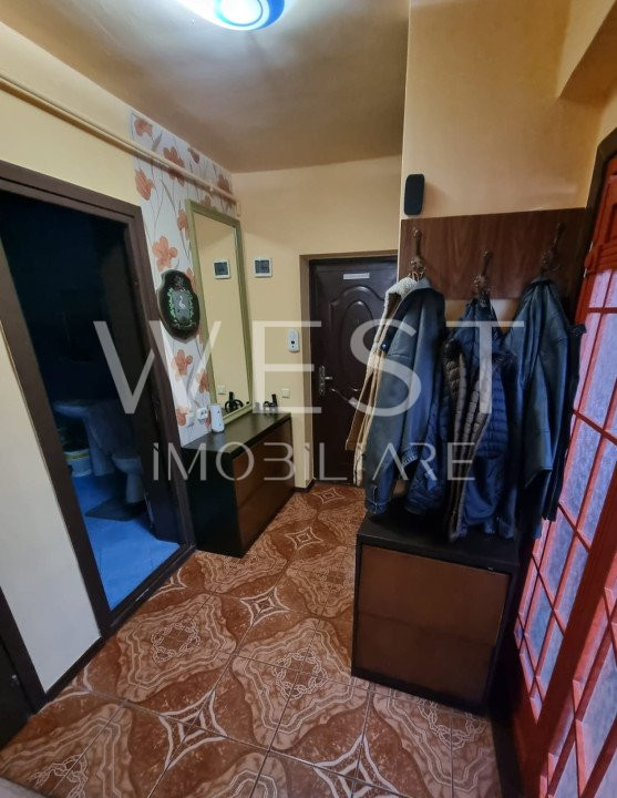 Ap 2 camere decomandat+terasa! Etaj intermediar! Zona Porii! Parcare!