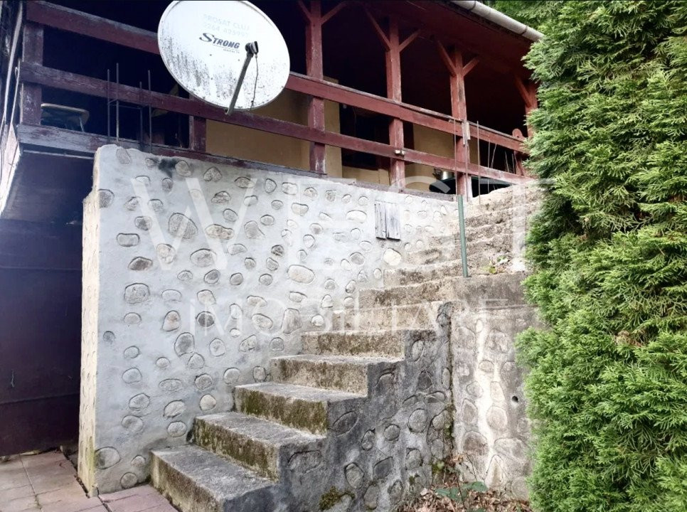 Cabana din lemn de 65mp cu teren de 631mp, la 2 min. de Lacul Tarnița!