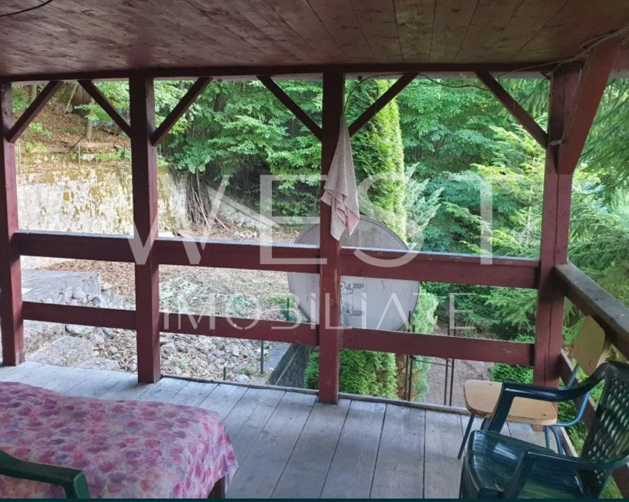 Cabana din lemn de 65mp cu teren de 631mp, la 2 min. de Lacul Tarnița!