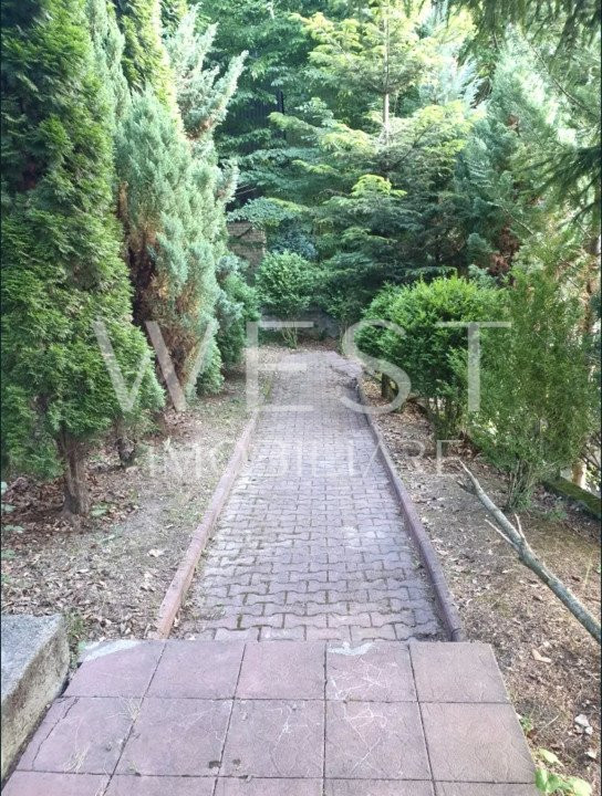 Cabana din lemn de 65mp cu teren de 631mp, la 2 min. de Lacul Tarnița!