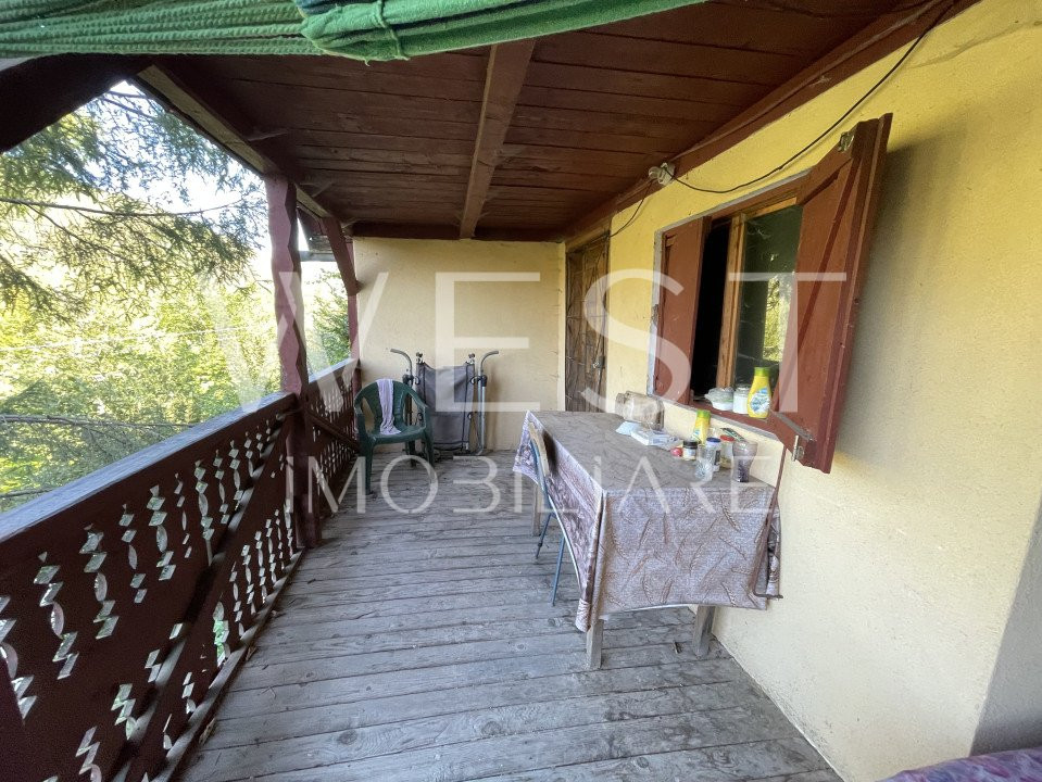 Cabana din lemn de 65mp cu teren de 631mp, la 2 min. de Lacul Tarnița!