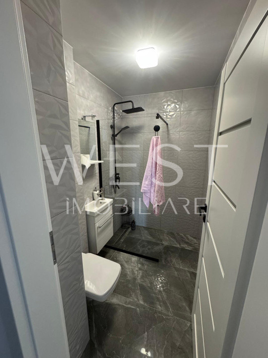 Apartament 3 camere, 74 mp, terasa de 110 mp, garaj , zona Eroilor