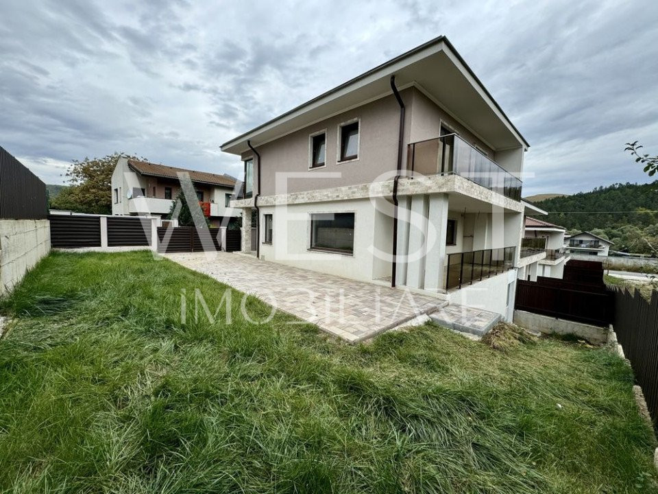 Casa cuplata 5 camere 118mp+200 teren! Nou! Semifinisata! Luna de sus!