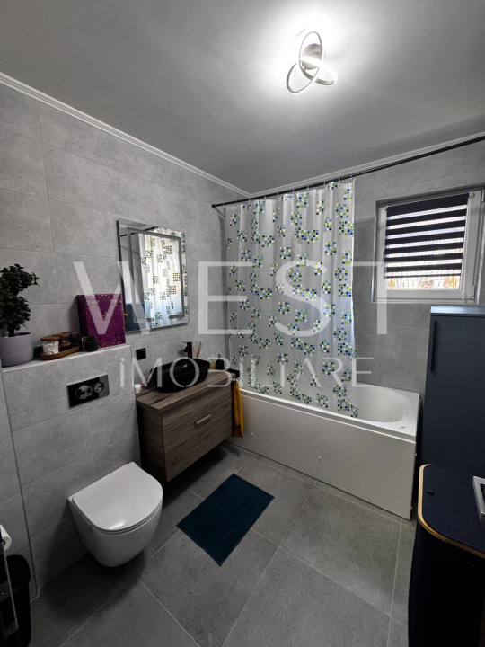 Apartament 3 camere, 72 mp, balcon, garaj,etaj intermediar, zona Tauti
