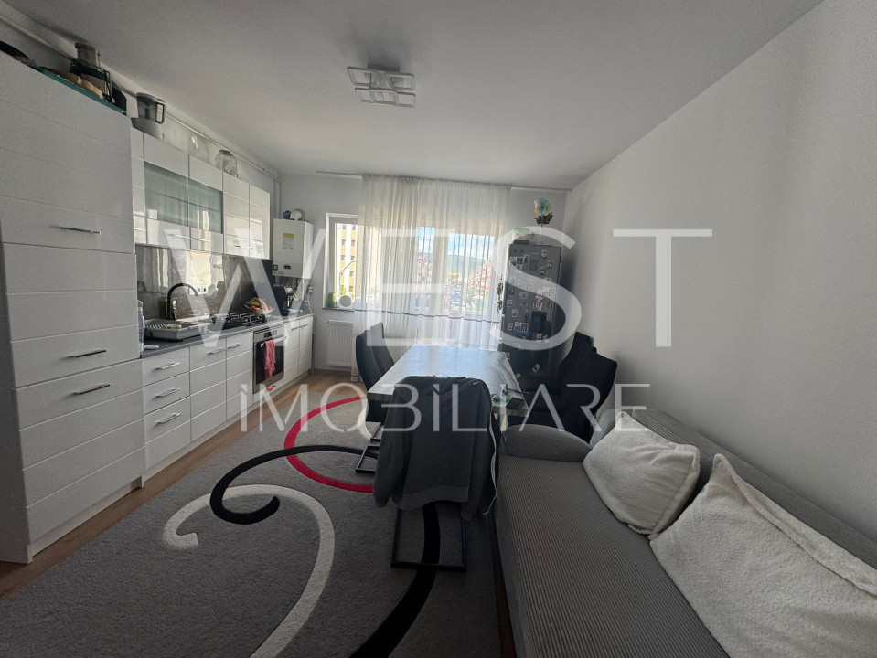Apartament 3 camere, la cheie, balcon, etaj intermediar, zona Terra