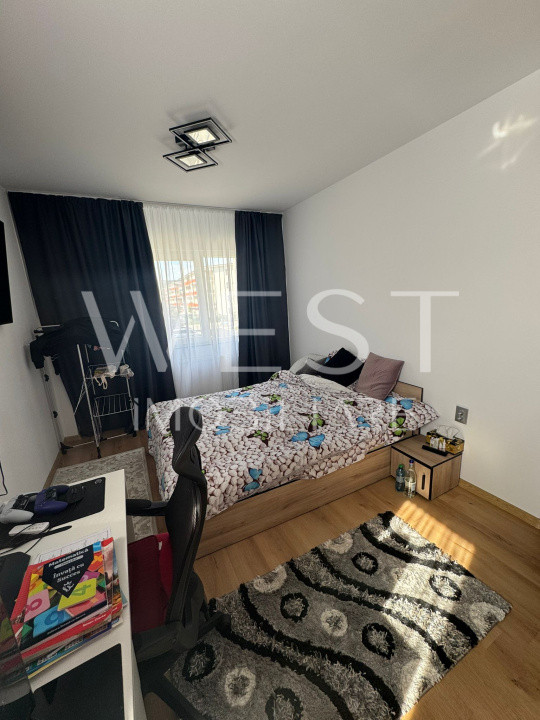 Apartament 3 camere, la cheie, balcon, etaj intermediar, zona Terra