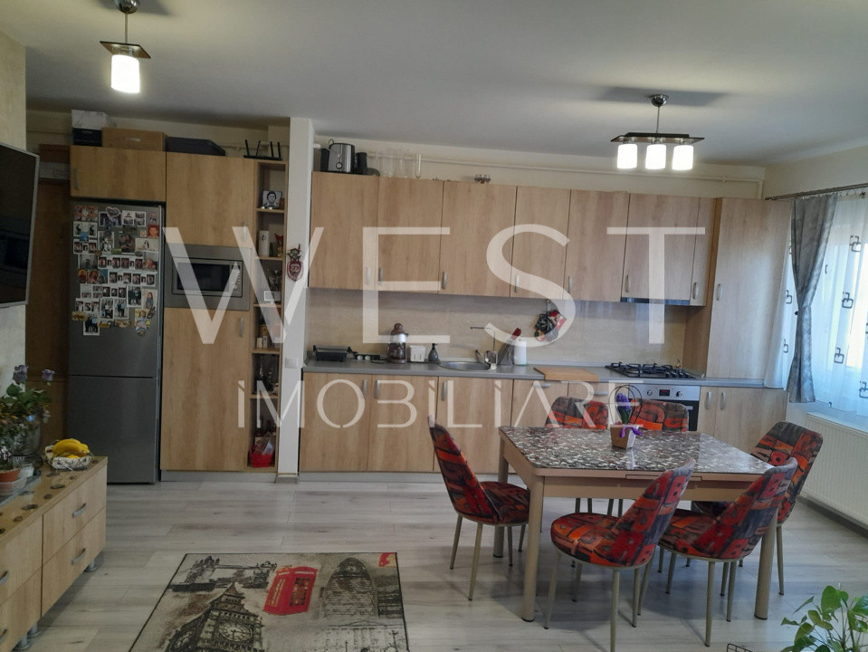 Apartament 3 camere, 66 mp,balcon spațios,etaj intermediar, zona Terra