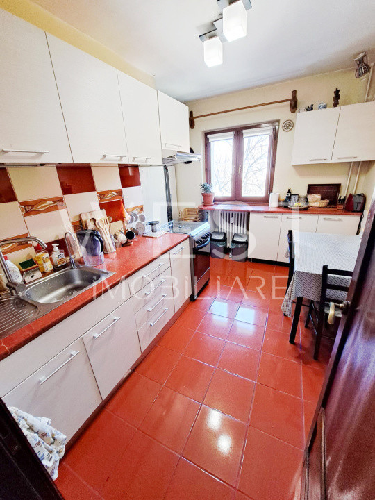 Apartament 3 camere, 68 mp,  etaj intermediar- Zorilor