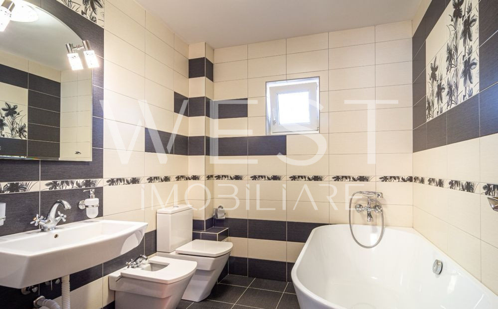 Apartament 3 camere 90mp,Anexa, 2 parcari si curte