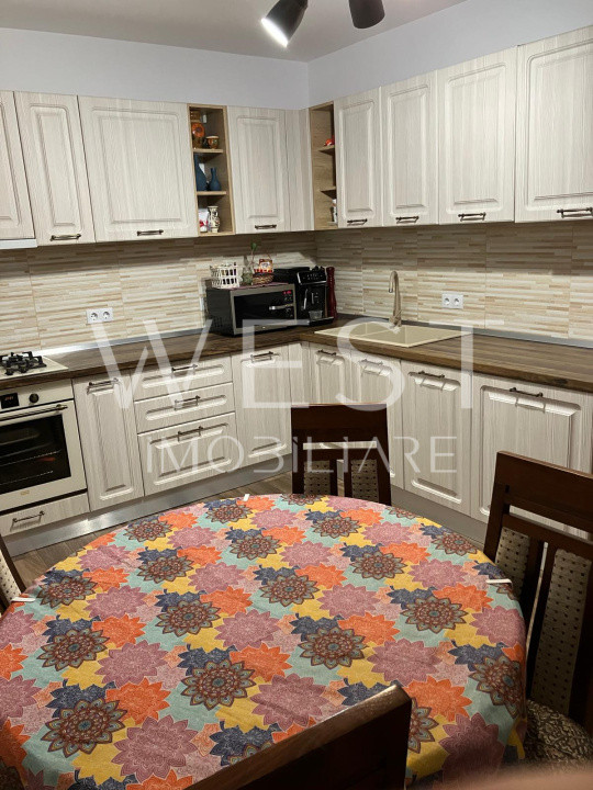 Duplex 3 camere, 90 mp, 2 locuri de parcare in curte, zona Catanelor