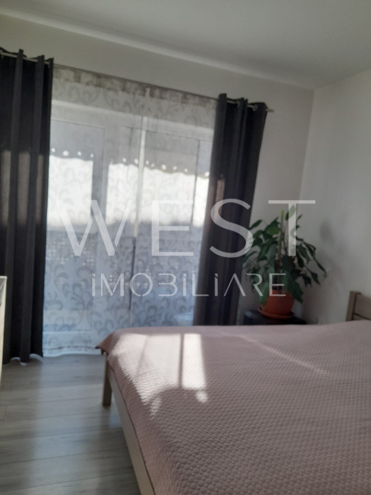 Apartament 3 camere, 66 mp,balcon spațios,etaj intermediar, zona Terra