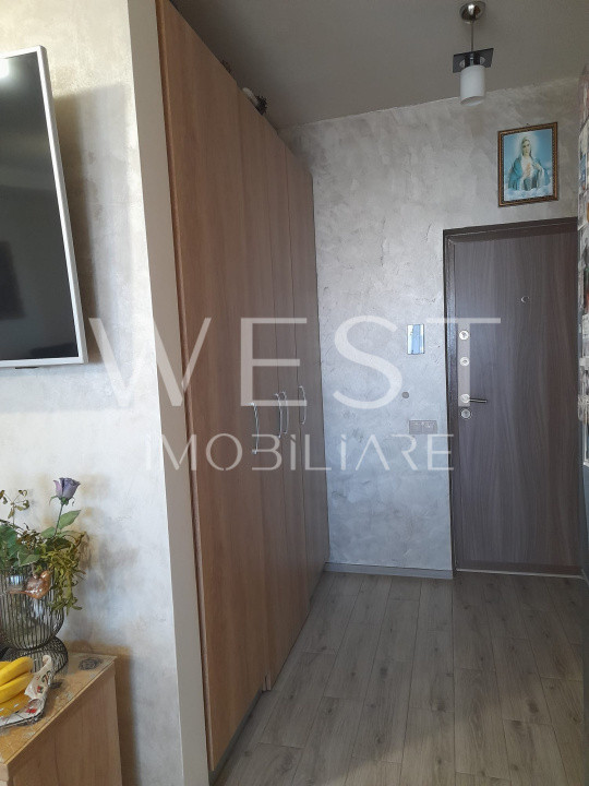 Apartament 3 camere, 66 mp,balcon spațios,etaj intermediar, zona Terra
