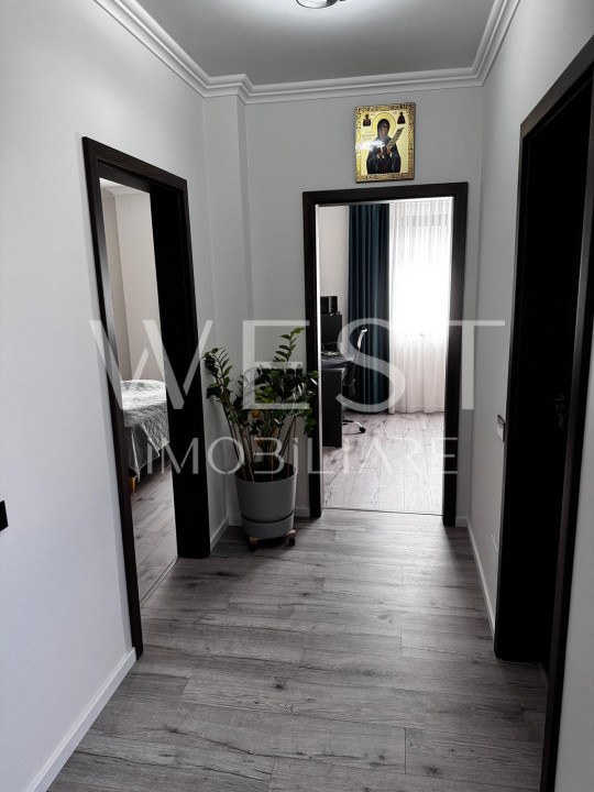 Apartament 3 camere, 72 mp, balcon, garaj,etaj intermediar, zona Tauti
