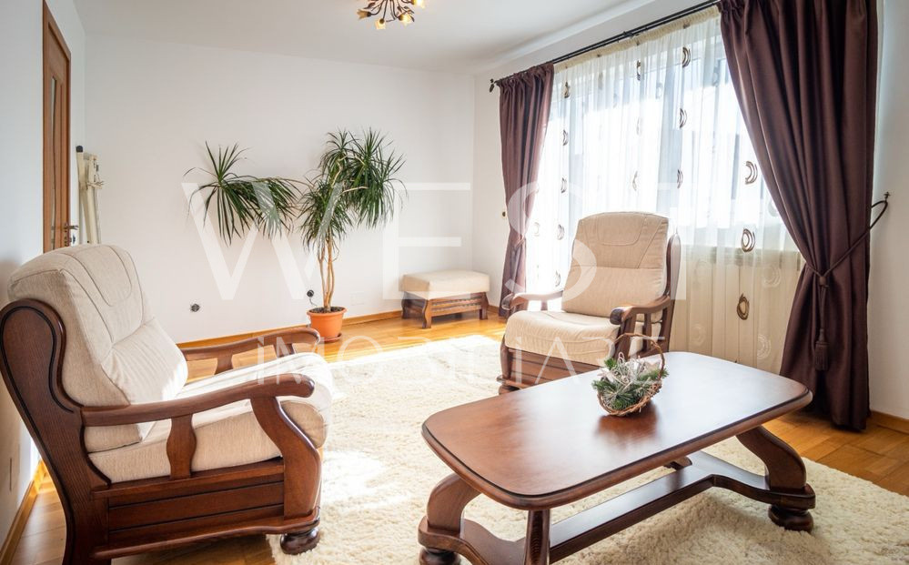 Apartament 3 camere 90mp, Anexa, 2 parcari si curte- Zona Florilor