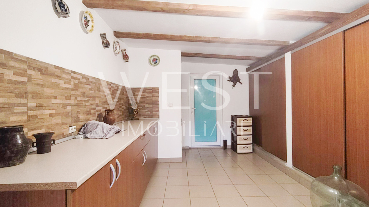 Apartament 3 camere 90mp, Anexa, 2 parcari si curte- Zona Florilor