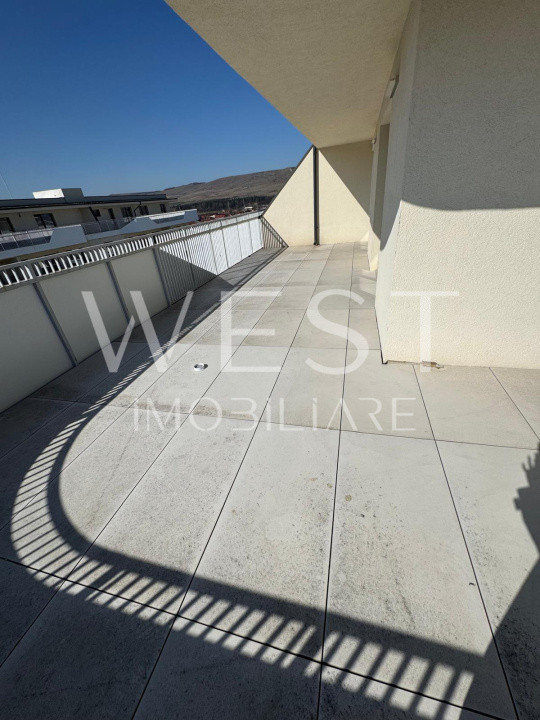 Apartament 3 camere, 74 mp, terasa de 110 mp, garaj , zona Eroilor