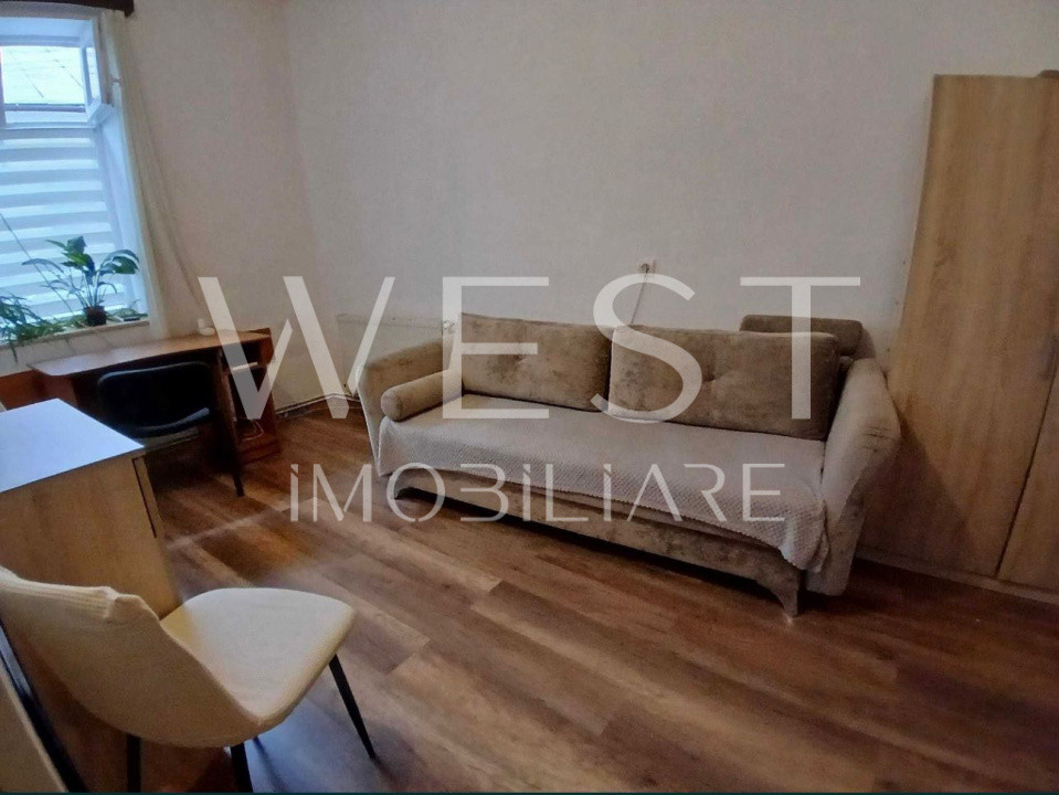 Apartament 2 camere, 53 mp, 2 intrări din curte, zona Magazinului Central