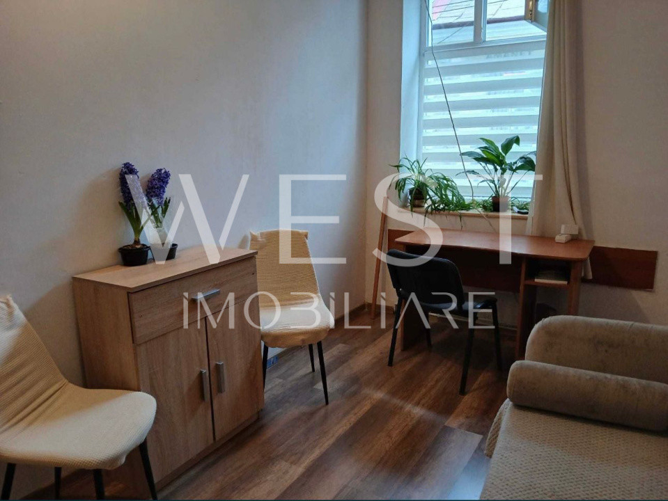 Apartament 2 camere, 53 mp, 2 intrări din curte, zona Magazinului Central
