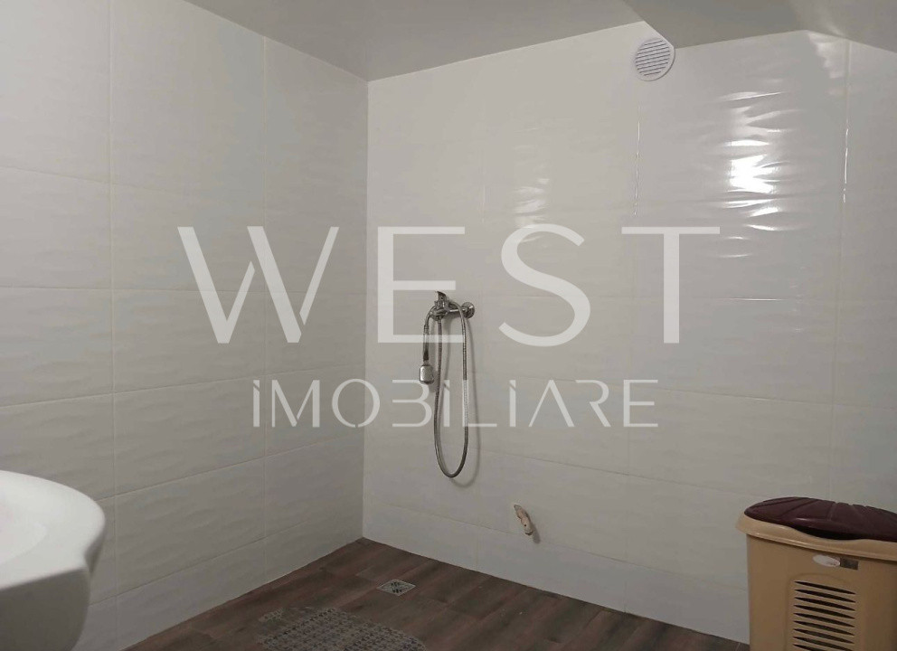 Apartament 2 camere, 53 mp, 2 intrări din curte, zona Magazinului Central
