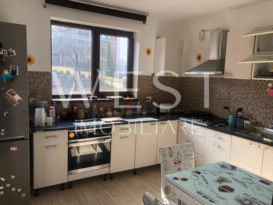 Casa individuală, 5 camere, garaj, 445 mp teren, zona Vivo
