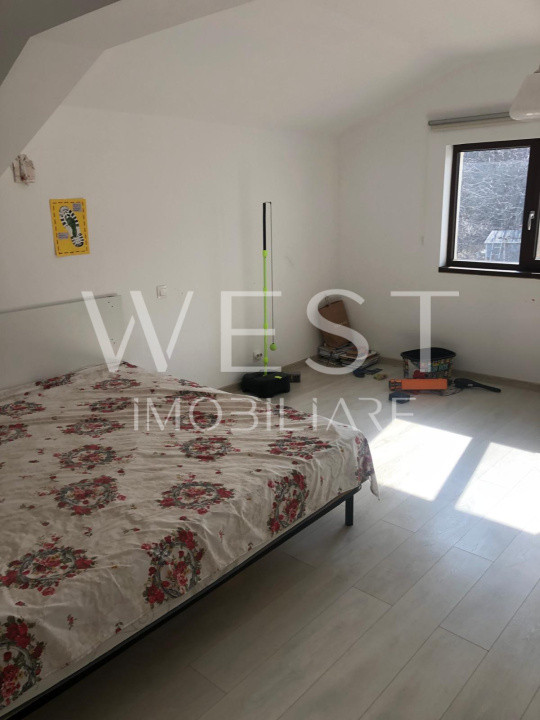 Casa individuală, 5 camere, garaj, 445 mp teren, zona Vivo