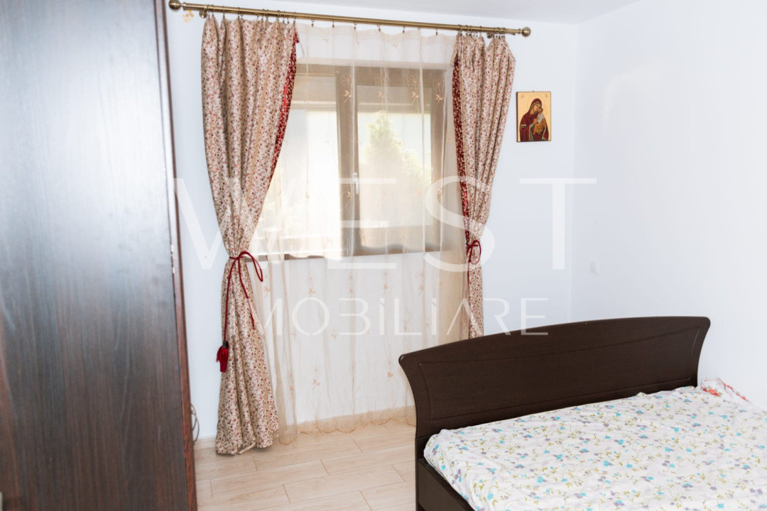 Casa individuală, 5 camere, garaj, 445 mp teren, zona Vivo