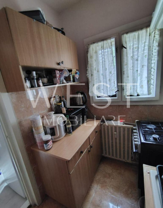 Garsonieră– 28 mp + balcon închis, Zona Spitalul de Recuperare, UMF