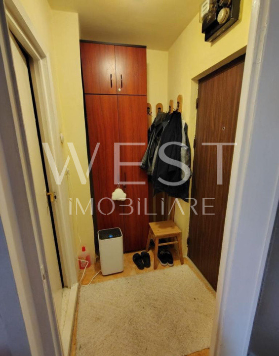 Garsonieră– 28 mp + balcon închis, Zona Spitalul de Recuperare, UMF