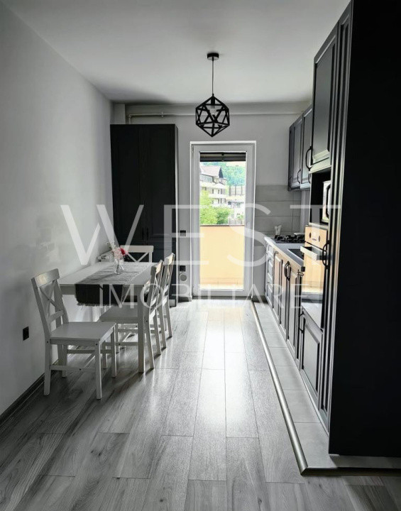 Apartament 2 camere decomandat str. Florilor langa Mega Image parcare