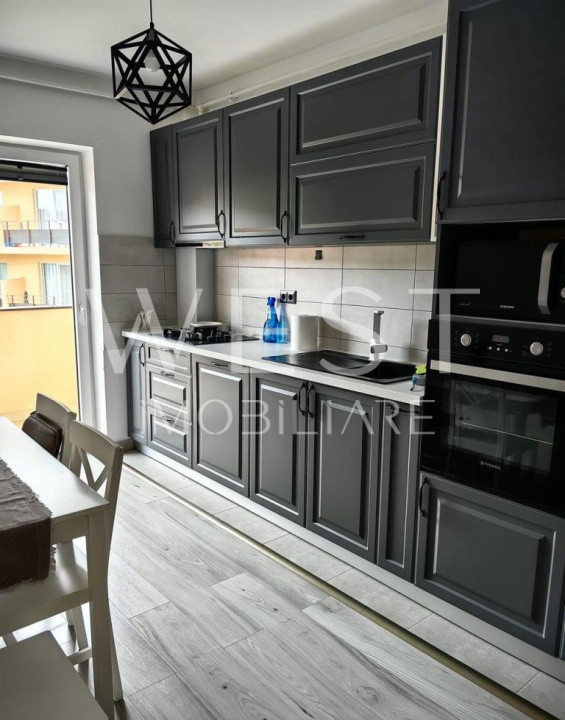 Apartament 2 camere decomandat str. Florilor langa Mega Image parcare