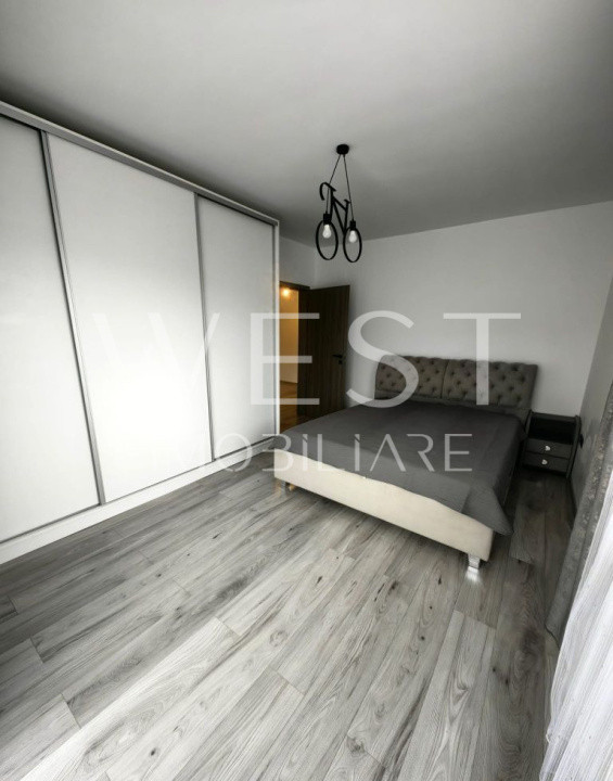 Apartament 2 camere decomandat str. Florilor langa Mega Image parcare