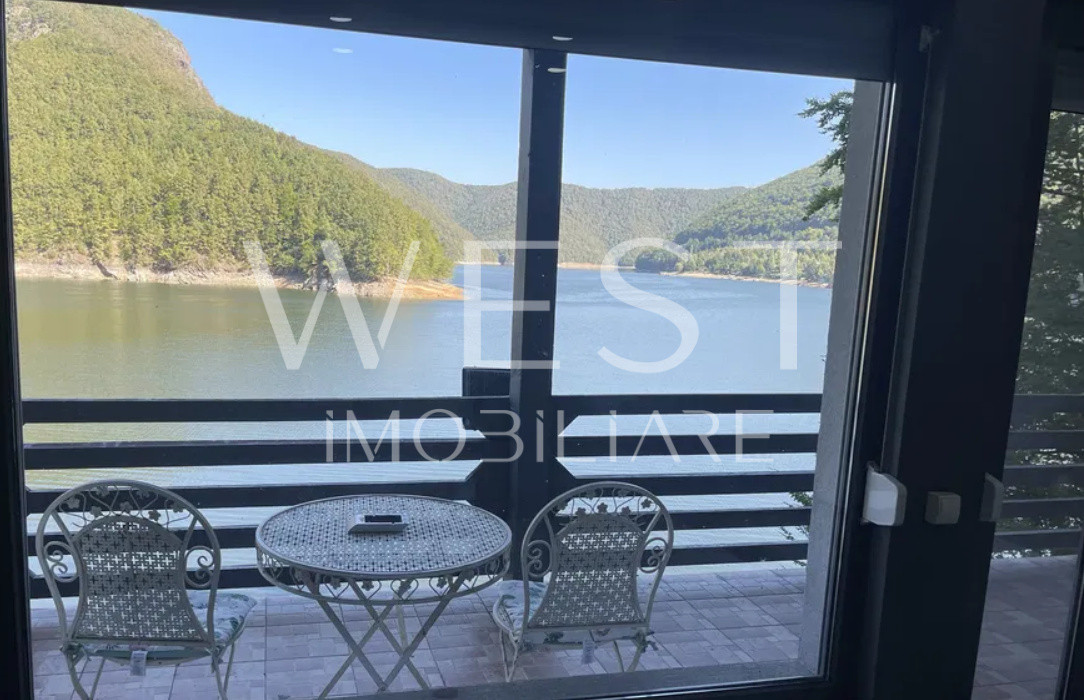 Cabana de vacanta cu front la lac + Ponton electric/ Teren 1000mp /Tarnita