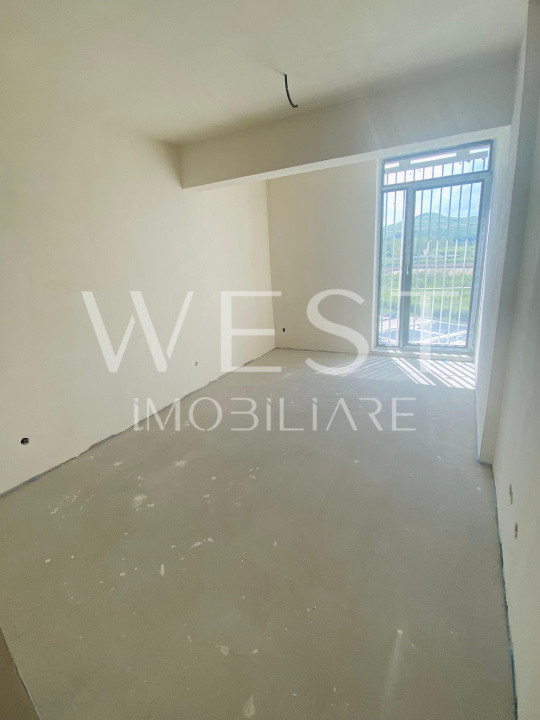 Apartament 3 camere | 77 mp | Balcon | Semifinisat | Zona VIVO
