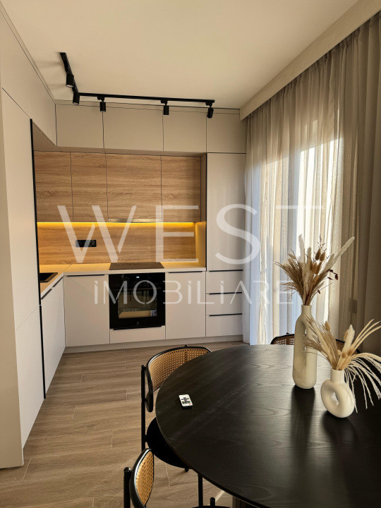 Casa înșiruită | 4 camere | 3 bai | terasa |grădină | zona Il Milanese