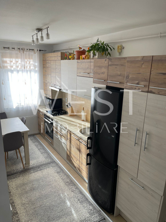 Apartament 3 camere | 60 mp | balcon | parcare | Eroilor