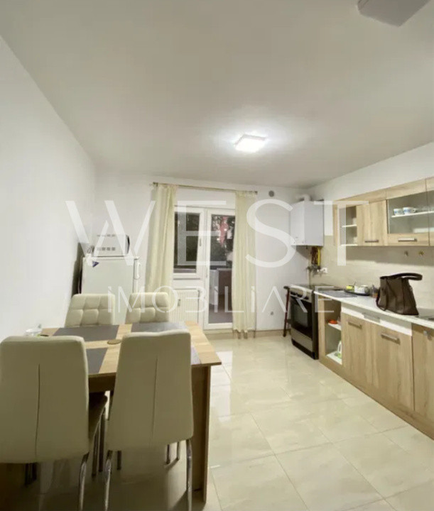 Apartament 2 camere, decomandat - etaj intermediar - Strada Plopilor
