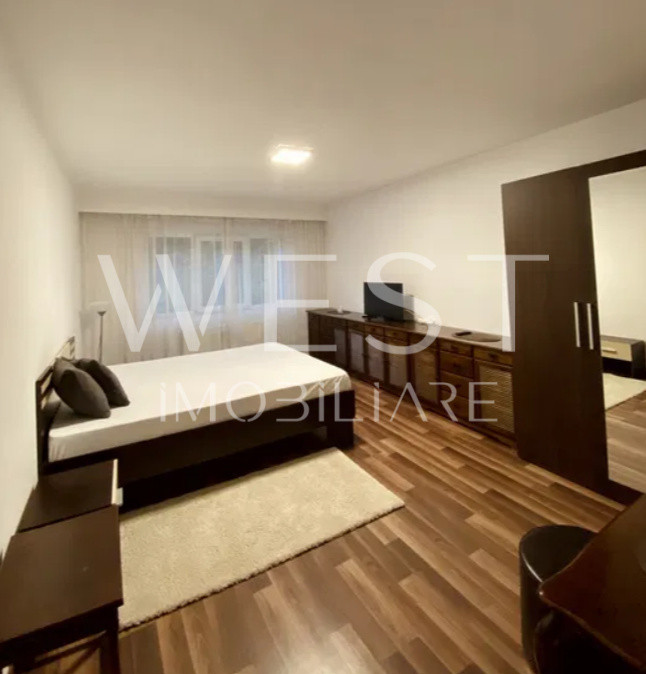 Apartament 2 camere, decomandat - etaj intermediar - Strada Plopilor