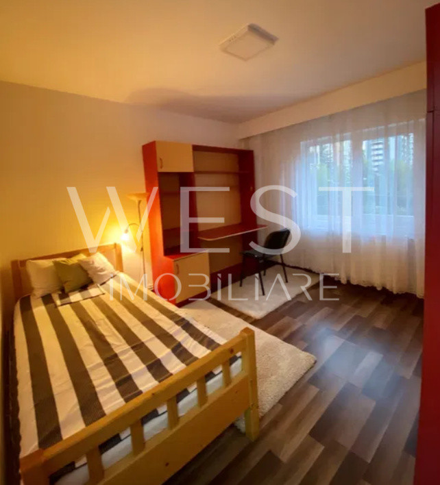Apartament 2 camere, decomandat - etaj intermediar - Strada Plopilor