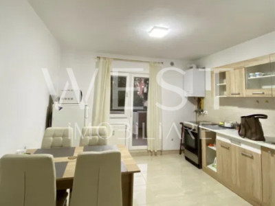 Apartament 2 camere, decomandat - etaj intermediar - Strada Plopilor
