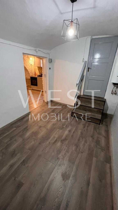 Spatiu FINISAT,90mp open-space:Birouri! N.Balcescu/Piata M.Viteazu!