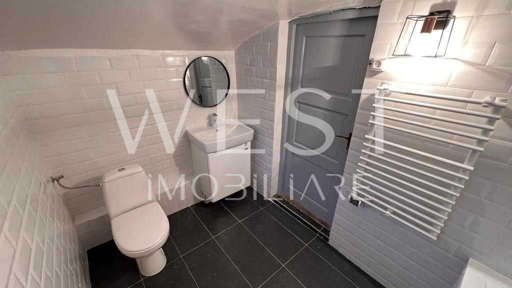 Spatiu FINISAT,90mp open-space:Birouri! N.Balcescu/Piata M.Viteazu!