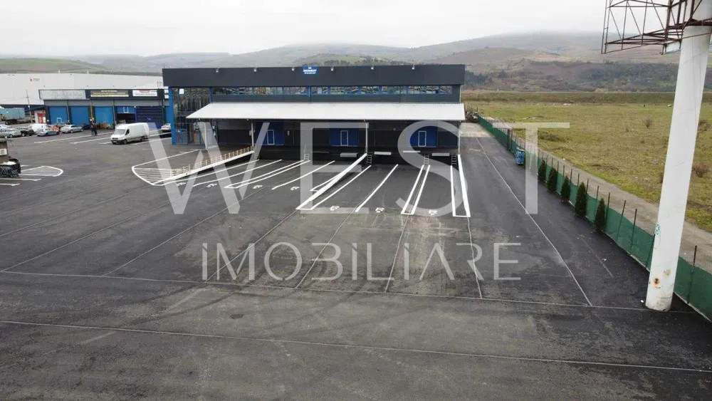 Hală cu acces la DN și Autostradă | Rampă TIR | Zone de birou